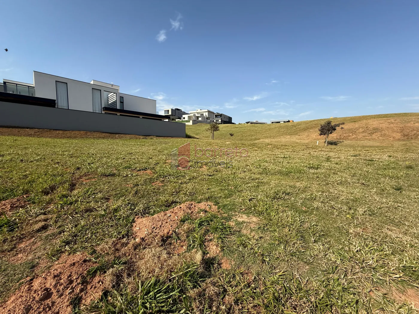 TERRENO PLANO À VENDA NO CONDOMÍNIO FAZENDA SERRA AZUL II EM ITUPEVA/SP