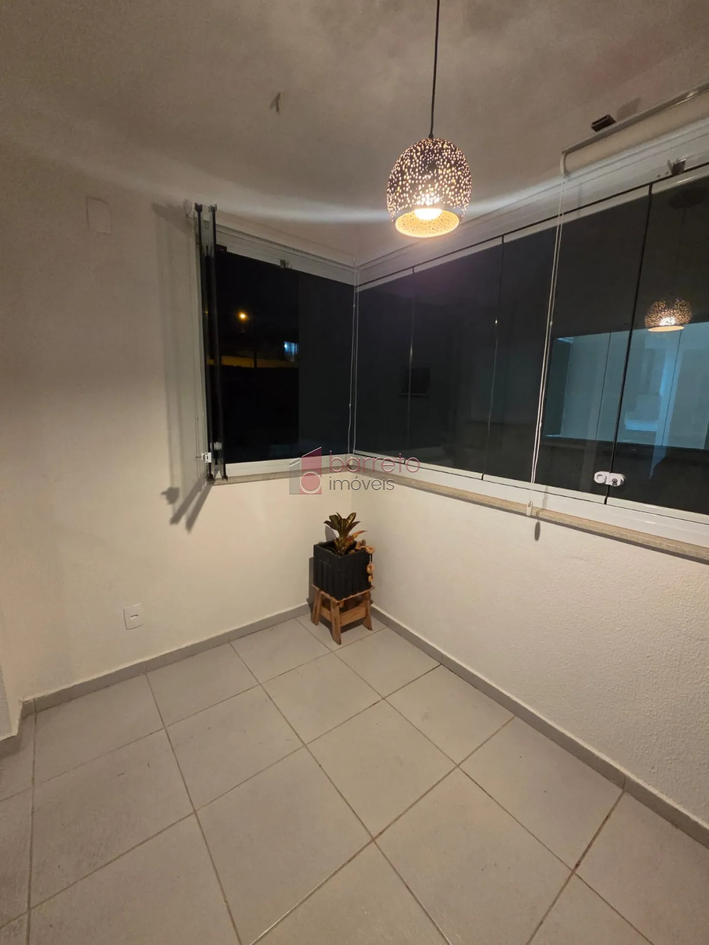 APARTAMENTO À VENDA NO CONDOMÍNIO ROYAL GARDEN NO HORTO SANTO ANTÔNIO EM JUNDIAÍ/SP