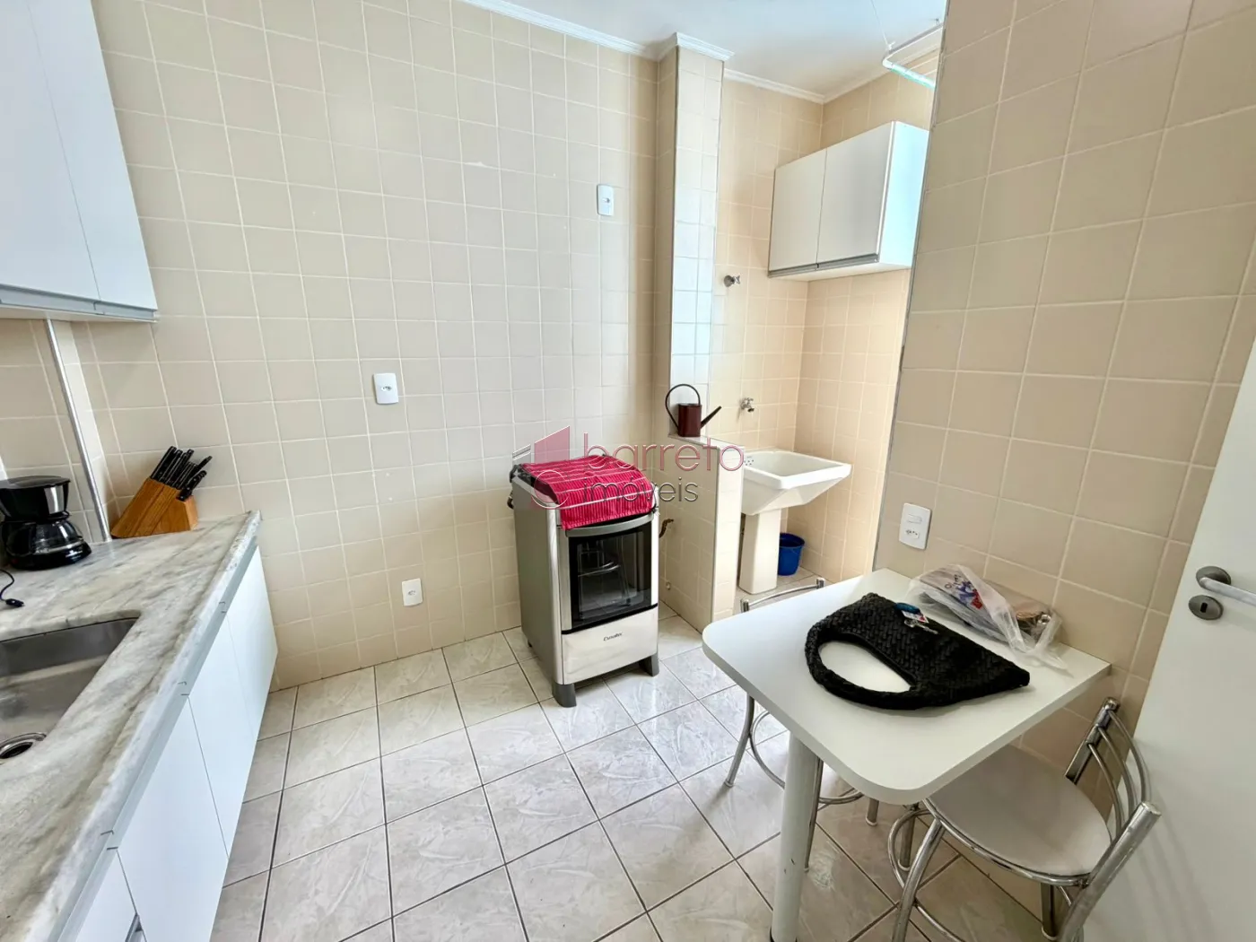 APARTAMENTO PORTEIRA FECHADA COM 02 QUARTOS À VENDA NO CONDOMÍNIO CHÁCARA DAS FLORES – JUNDIAÍ/SP