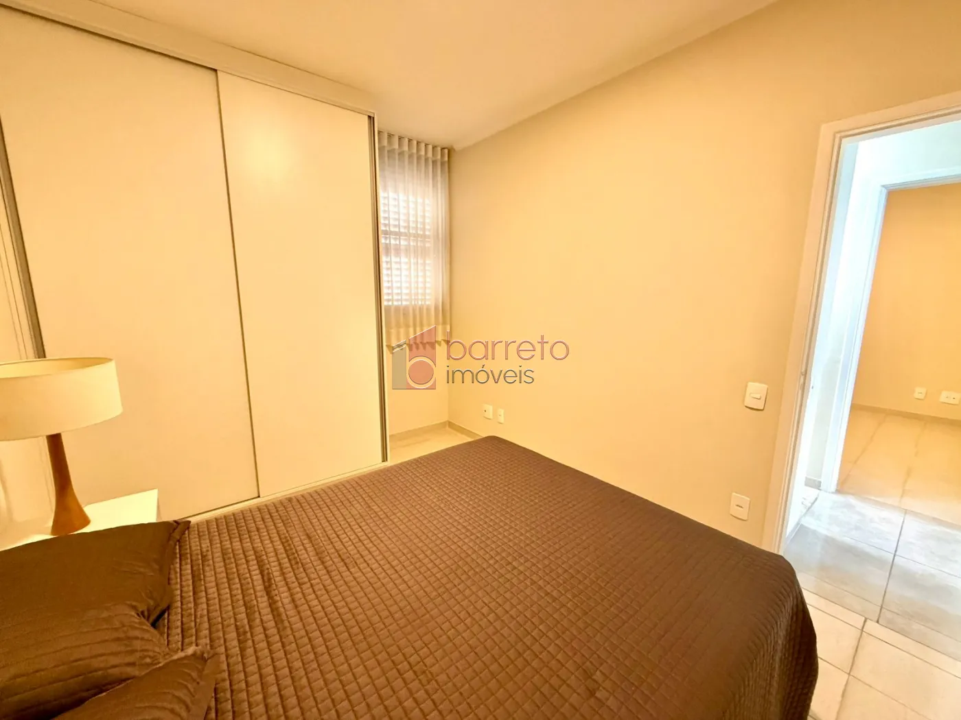 APARTAMENTO PORTEIRA FECHADA COM 02 QUARTOS À VENDA NO CONDOMÍNIO CHÁCARA DAS FLORES – JUNDIAÍ/SP