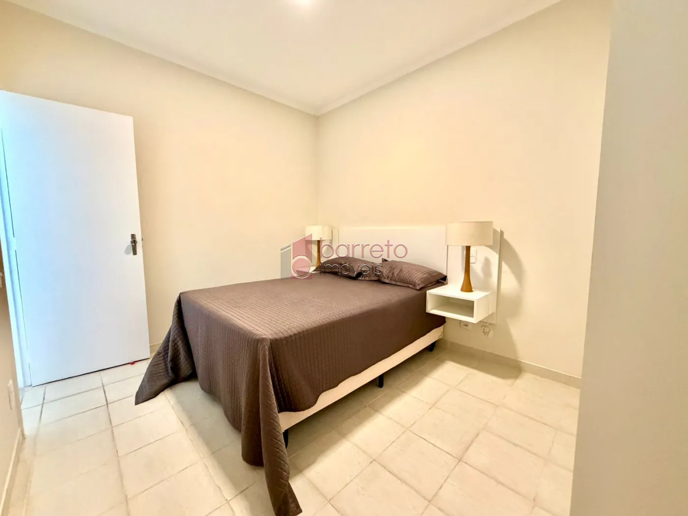 APARTAMENTO PORTEIRA FECHADA COM 02 QUARTOS À VENDA NO CONDOMÍNIO CHÁCARA DAS FLORES – JUNDIAÍ/SP