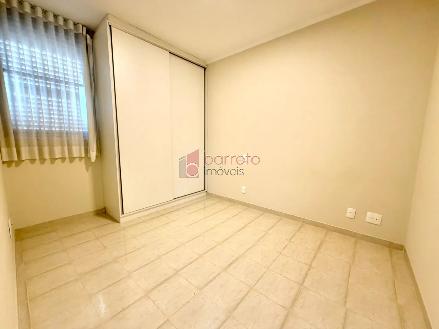 APARTAMENTO PORTEIRA FECHADA COM 02 QUARTOS À VENDA NO CONDOMÍNIO CHÁCARA DAS FLORES – JUNDIAÍ/SP
