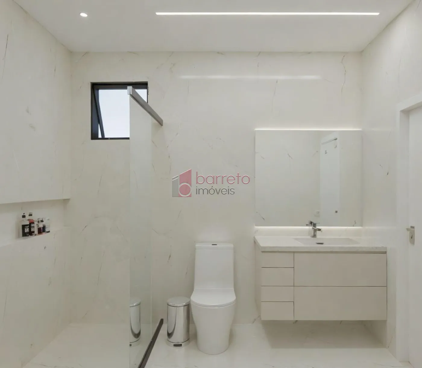 CASA RECÉM CONSTRUÍDA À VENDA NO CONDOMÍNIO BOSQUE DOS JATOBÁS EM JUNDIAÍ/SP