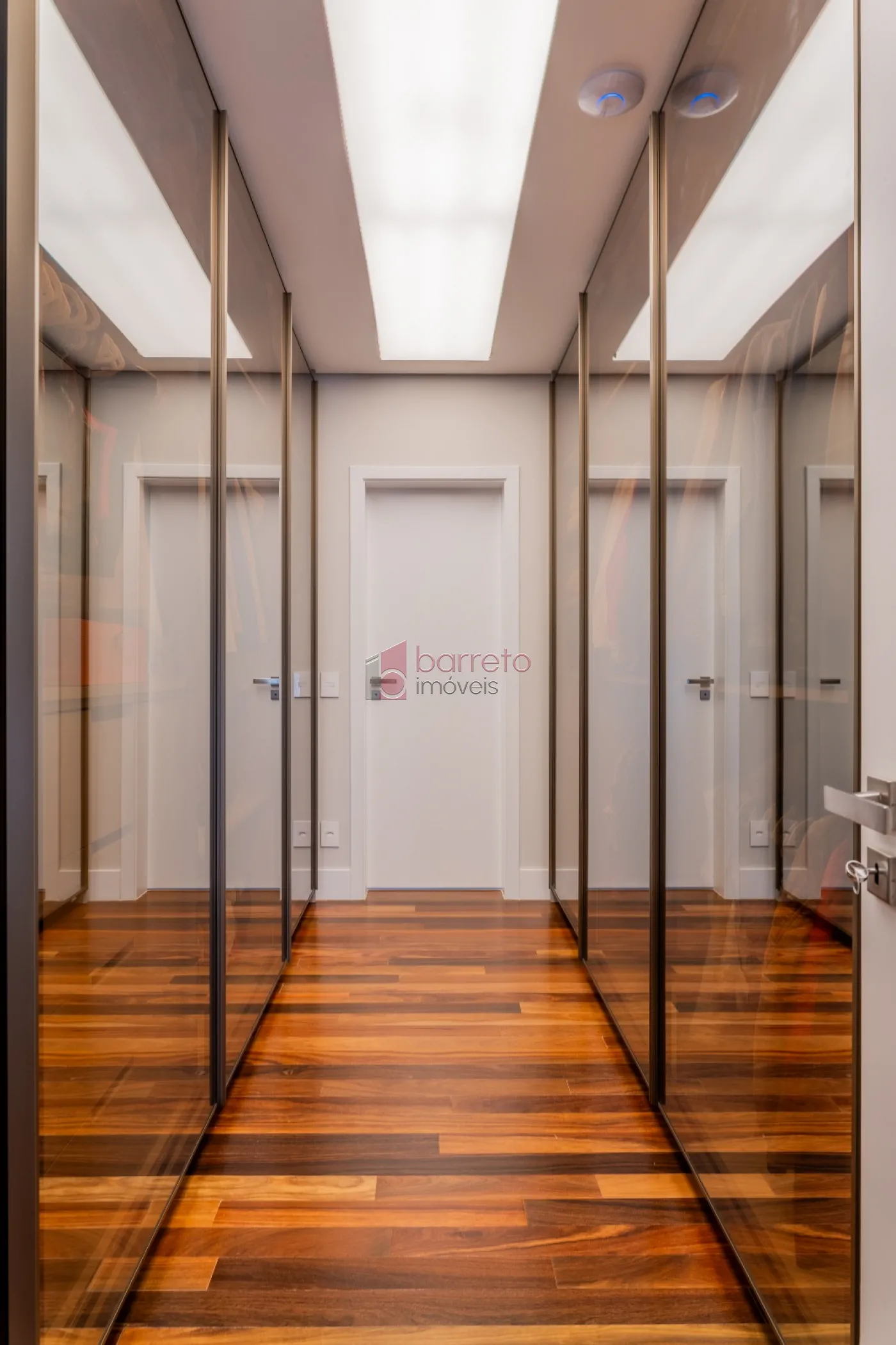 SOBRADO ALTO PADRÃO – 04 QUARTOS – JUNDIAÍ/SP