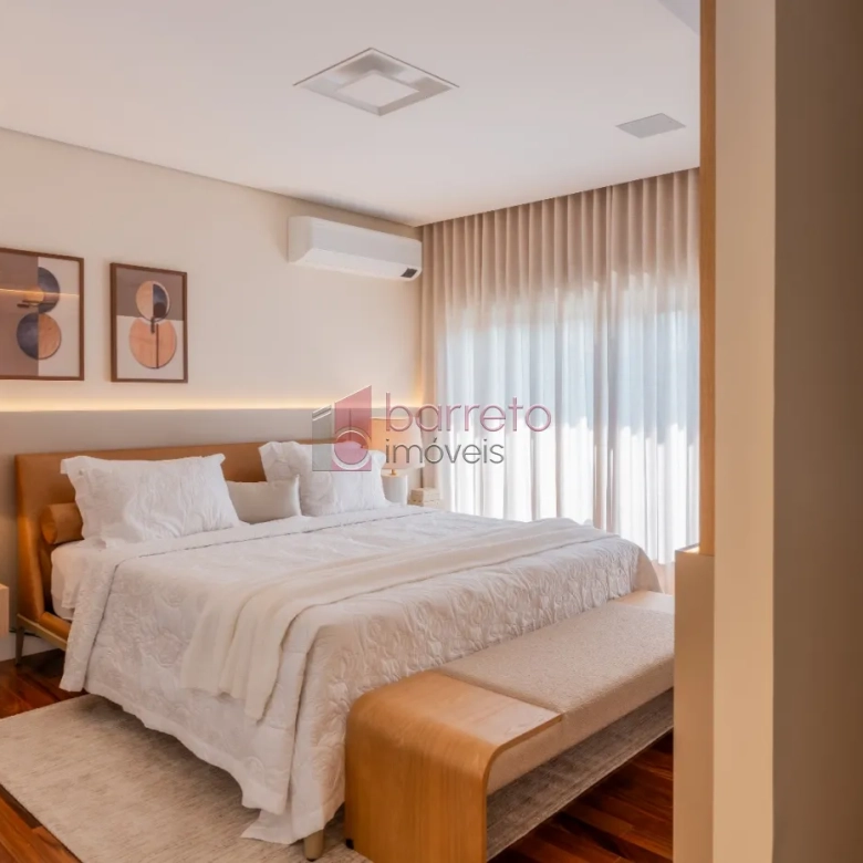 SOBRADO ALTO PADRÃO – 04 QUARTOS – JUNDIAÍ/SP