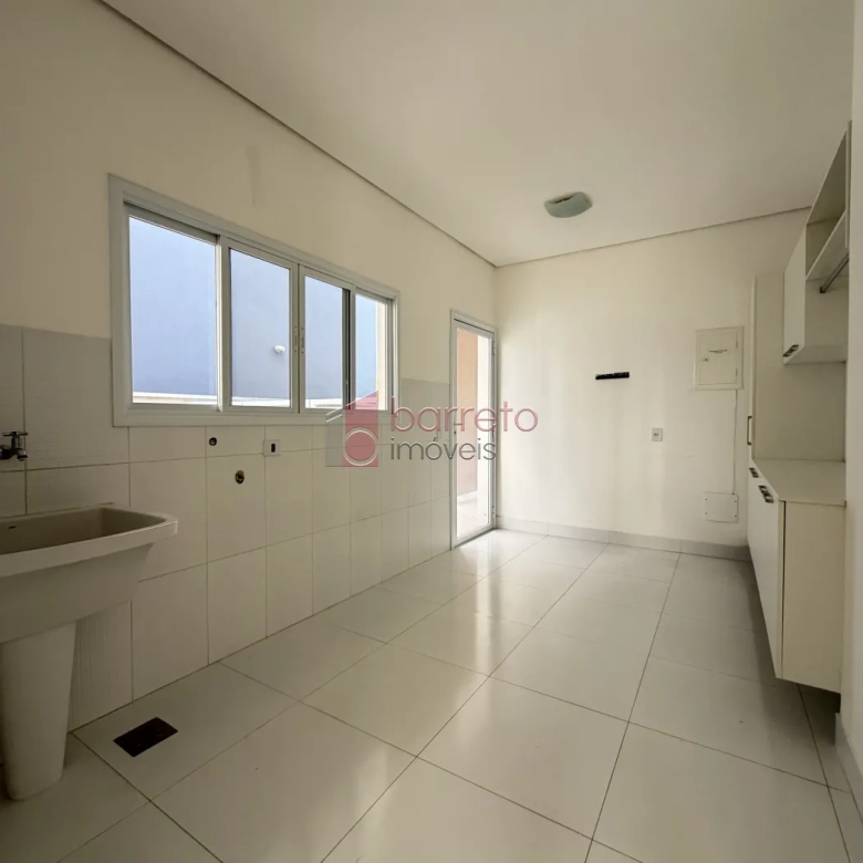 SOBRADO À VENDA – 04 QUARTOS – RESERVA DA SERRA – JUNDIAÍ/SP