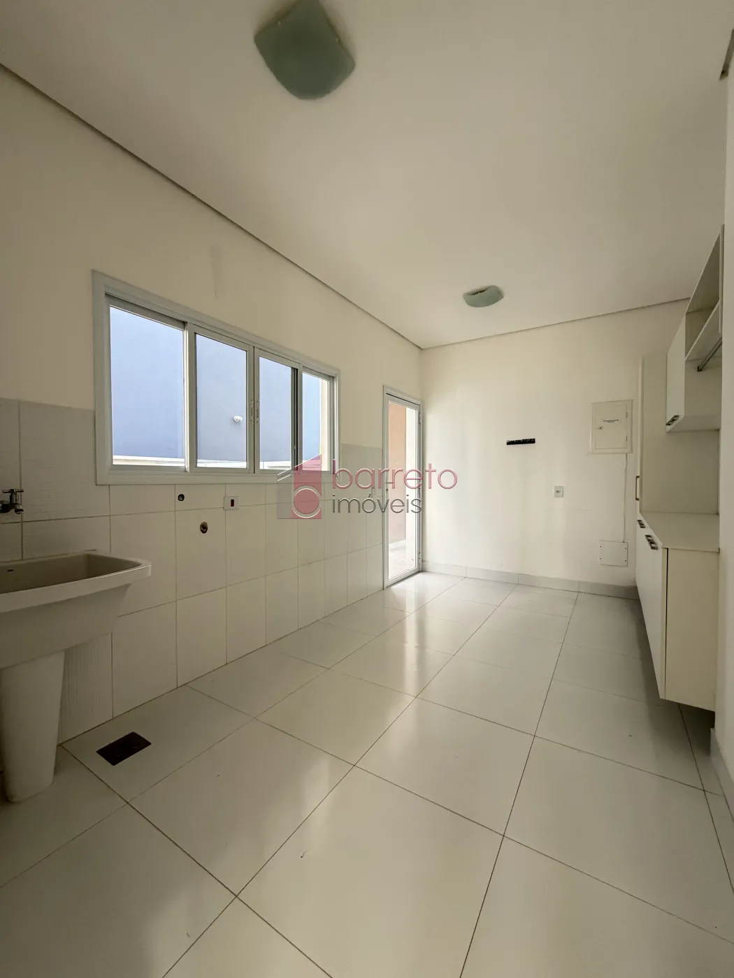 SOBRADO À VENDA – 04 QUARTOS – RESERVA DA SERRA – JUNDIAÍ/SP
