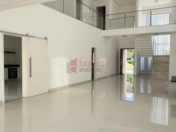 SOBRADO À VENDA – 04 QUARTOS – RESERVA DA SERRA – JUNDIAÍ/SP