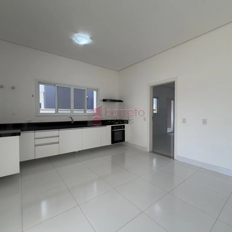 SOBRADO À VENDA – 04 QUARTOS – RESERVA DA SERRA – JUNDIAÍ/SP