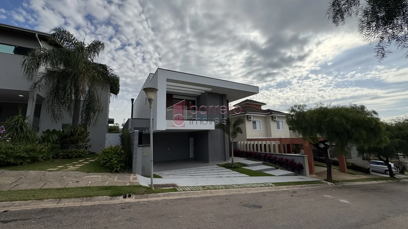 CASA RECÉM CONSTRUÍDA À VENDA NO CONDOMÍNIO BOSQUE DOS JATOBÁS EM JUNDIAÍ/SP