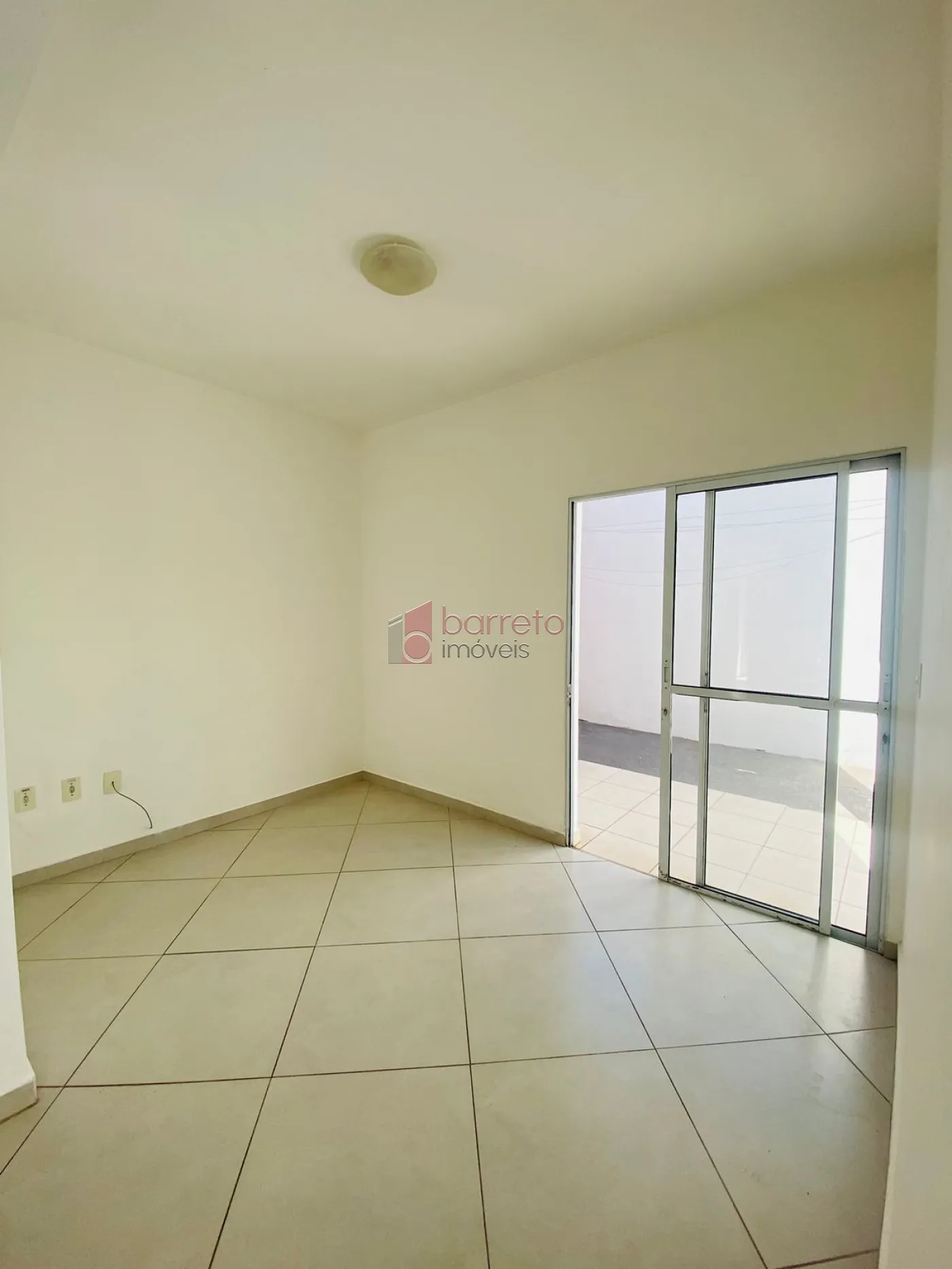 CASA À VENDA E LOCAÇÃO NO CONDOMÍNIO RESIDENCIAL DONA NINA – JUNDIAÍ/SP