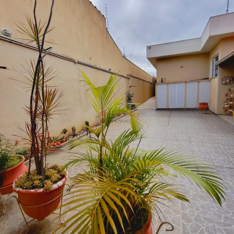 CASA TÉRREA À VENDA NO BAIRRO ANHANGABAÚ – JUNDIAÍ/SP
