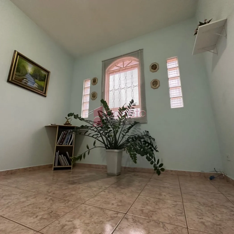 CASA TÉRREA À VENDA – 03 QUARTOS – VILA GALVÃO – JUNDIAÍ/SP