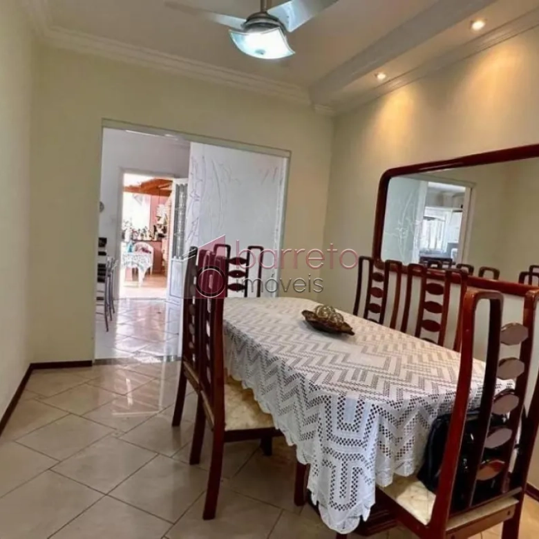 CASA COM 3 SUÍTES À VENDA NO JARDIM PAULISTA II EM JUNDIAÍ/SP