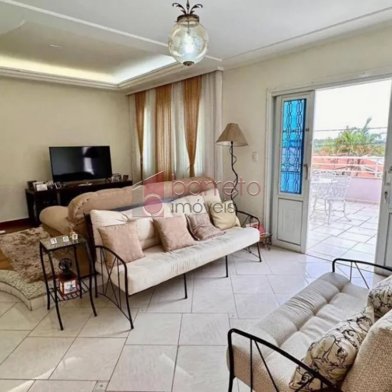 CASA COM 3 SUÍTES À VENDA NO JARDIM PAULISTA II EM JUNDIAÍ/SP