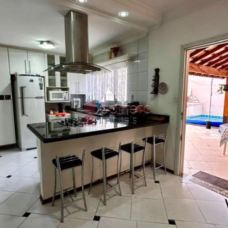 CASA COM 3 SUÍTES À VENDA NO JARDIM PAULISTA II EM JUNDIAÍ/SP