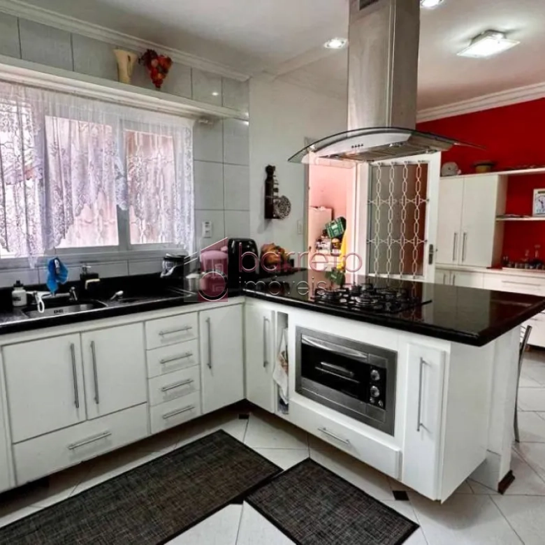 CASA COM 3 SUÍTES À VENDA NO JARDIM PAULISTA II EM JUNDIAÍ/SP