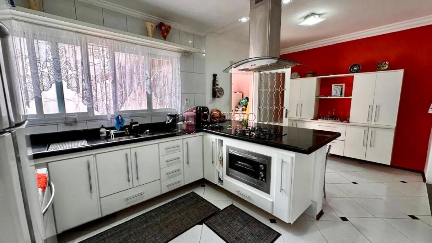 CASA COM 3 SUÍTES À VENDA NO JARDIM PAULISTA II EM JUNDIAÍ/SP