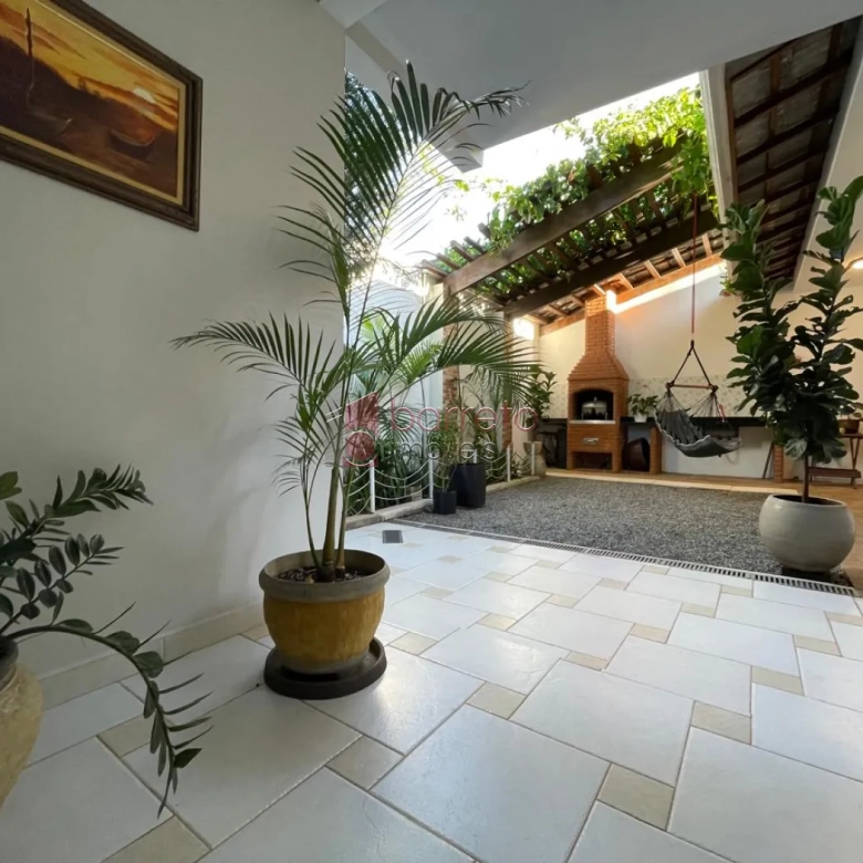 CASA À VENDA NO MIRANTE JUNDIAÍ NO BAIRRO ENGORDADOURO EM JUNDIAÍ/SP