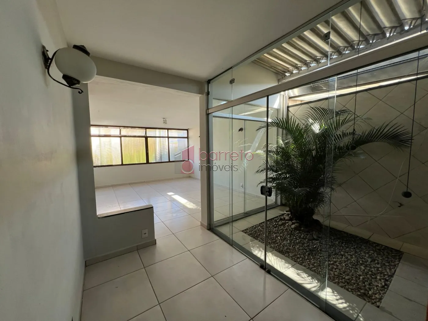 CASA TÉRREA RESIDENCIAL E COMERCIAL PARA LOCAÇÃO E VENDA NO BAIRRO VIANELO – JUNDIAÍ/SP