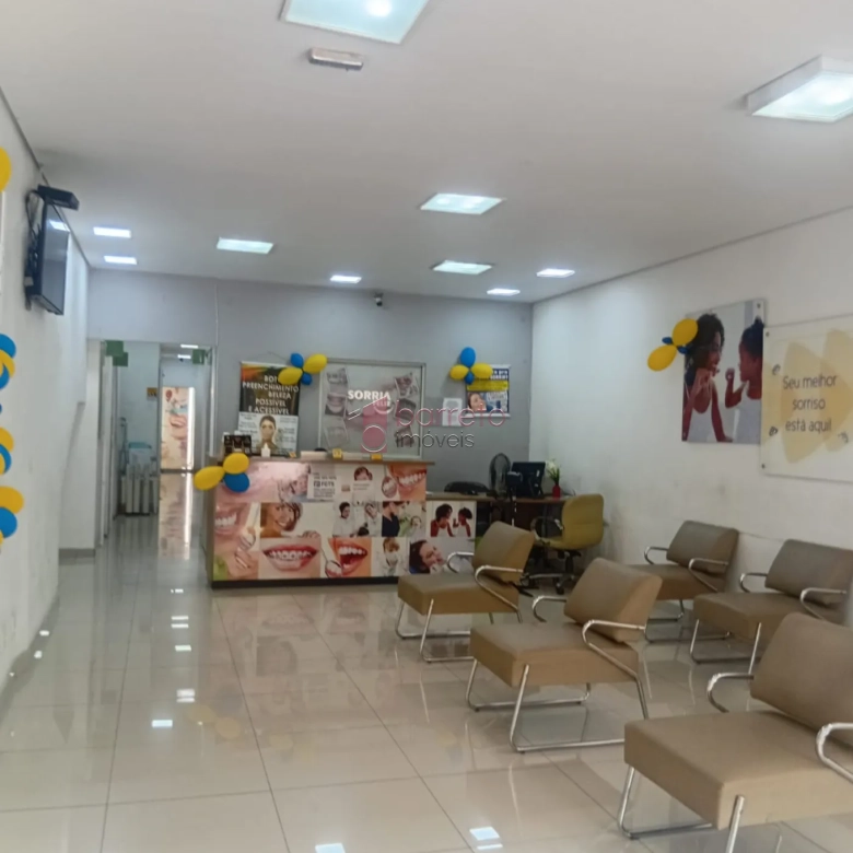 PRÉDIO COMERCIAL COM 03 PAVIMENTOS À VENDA NO CENTRO DE JUNDIAÍ/SP