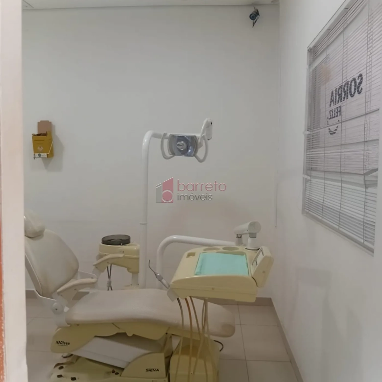 PRÉDIO COMERCIAL COM 03 PAVIMENTOS À VENDA NO CENTRO DE JUNDIAÍ/SP
