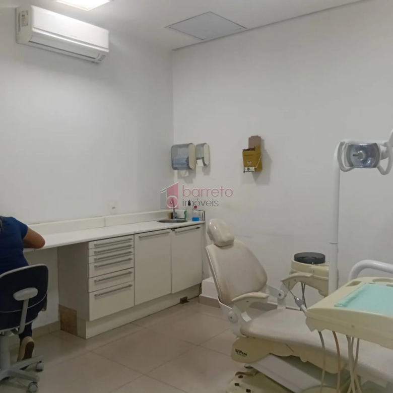 PRÉDIO COMERCIAL COM 03 PAVIMENTOS À VENDA NO CENTRO DE JUNDIAÍ/SP