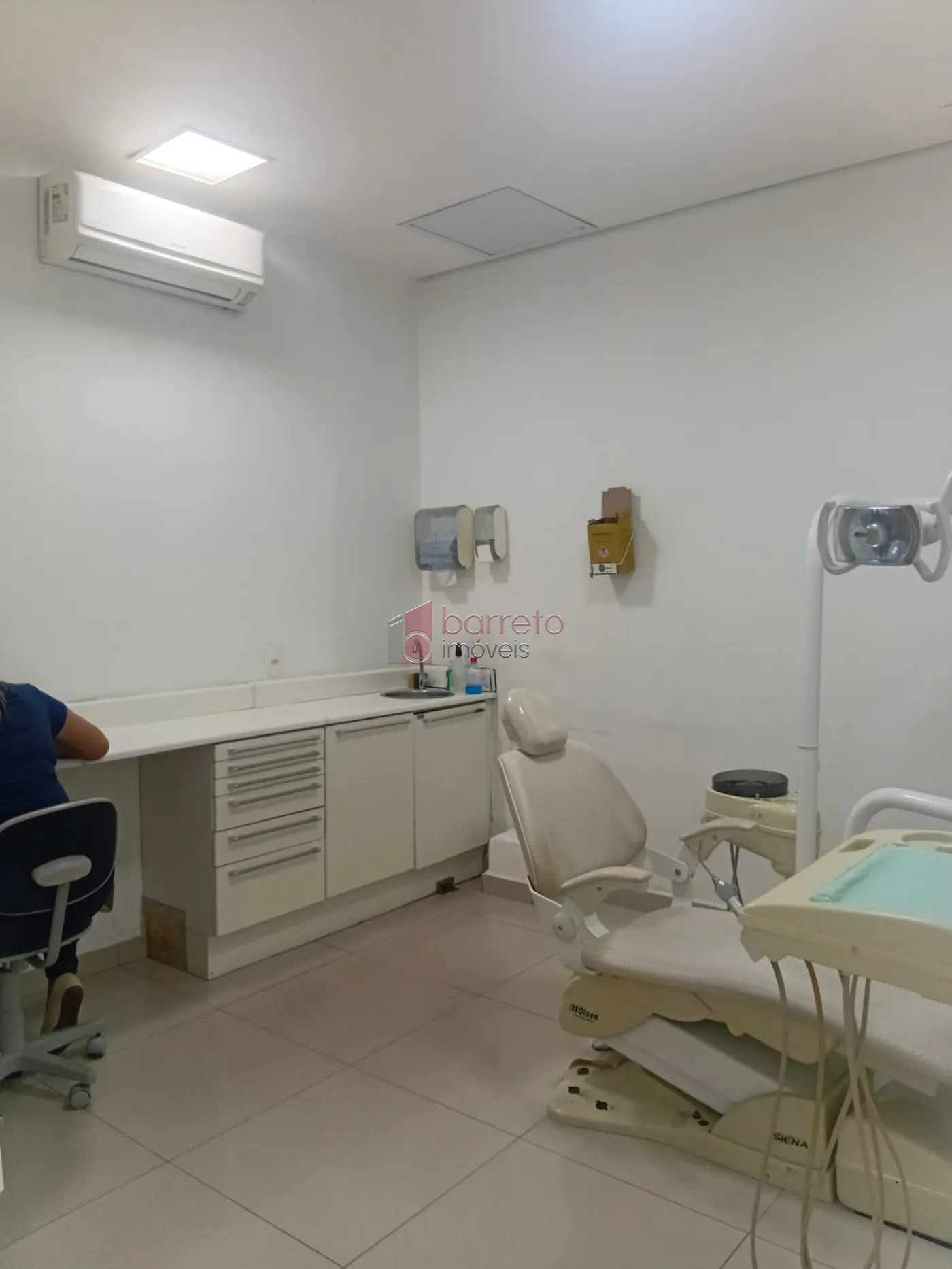 PRÉDIO COMERCIAL COM 03 PAVIMENTOS À VENDA NO CENTRO DE JUNDIAÍ/SP