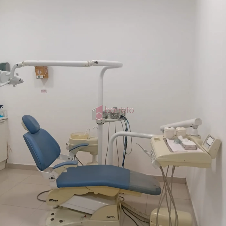PRÉDIO COMERCIAL COM 03 PAVIMENTOS À VENDA NO CENTRO DE JUNDIAÍ/SP