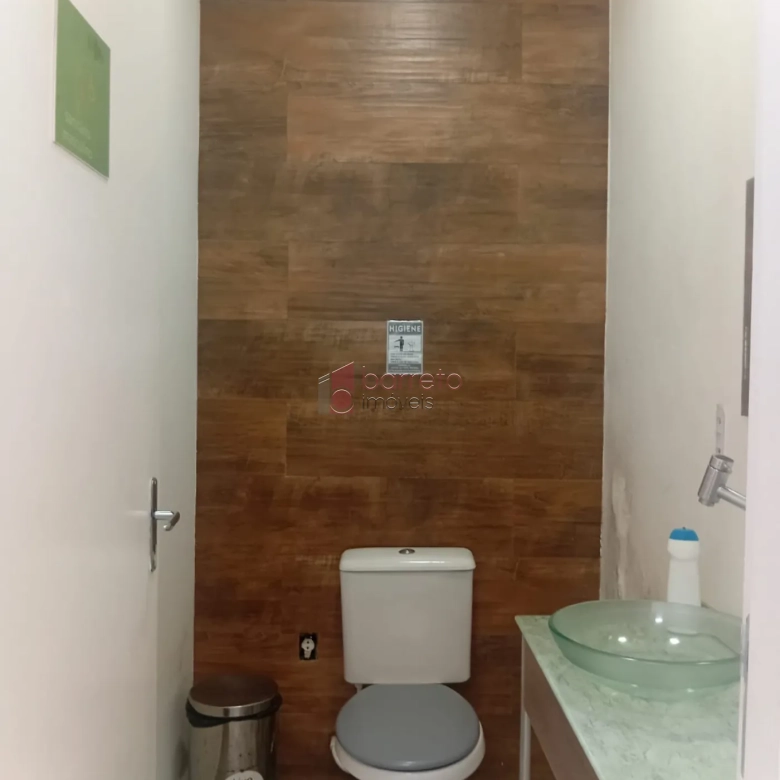 PRÉDIO COMERCIAL COM 03 PAVIMENTOS À VENDA NO CENTRO DE JUNDIAÍ/SP