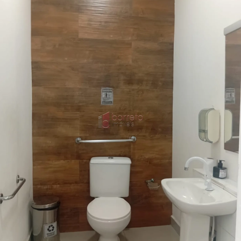 PRÉDIO COMERCIAL COM 03 PAVIMENTOS À VENDA NO CENTRO DE JUNDIAÍ/SP