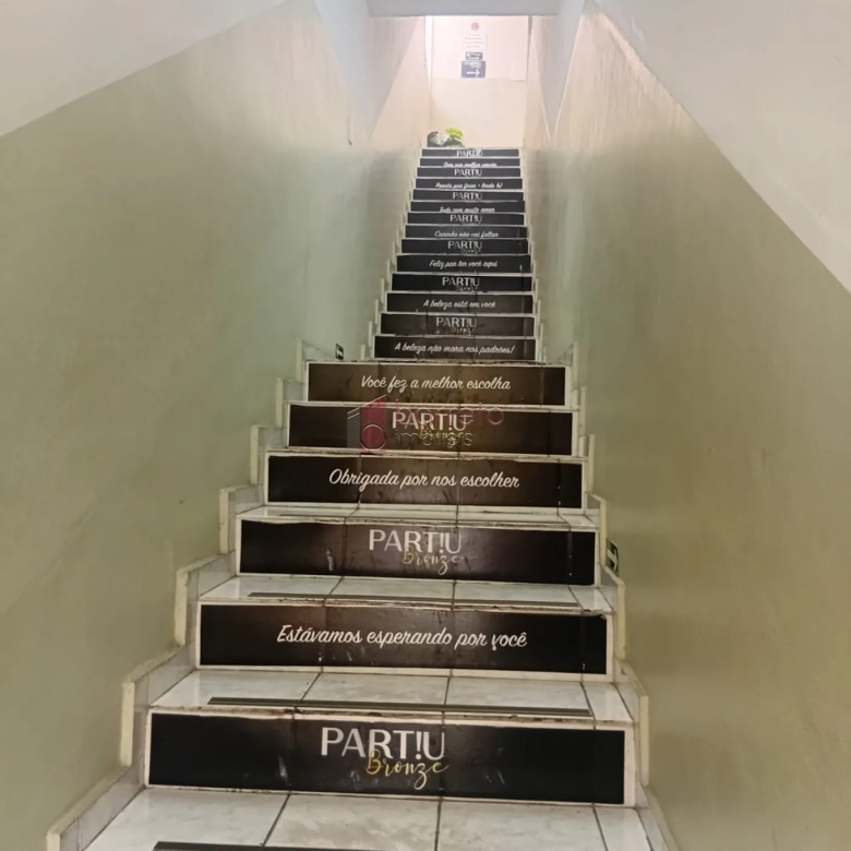 PRÉDIO COMERCIAL COM 03 PAVIMENTOS À VENDA NO CENTRO DE JUNDIAÍ/SP