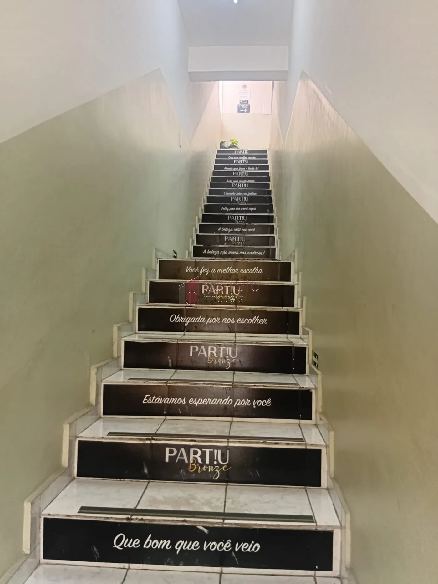 PRÉDIO COMERCIAL COM 03 PAVIMENTOS À VENDA NO CENTRO DE JUNDIAÍ/SP