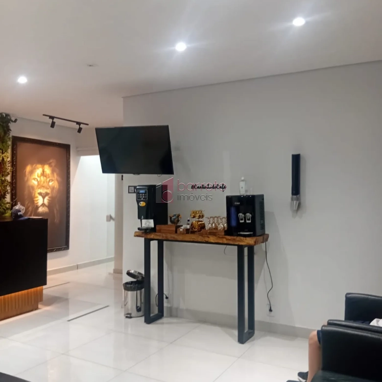 PRÉDIO COMERCIAL COM 03 PAVIMENTOS À VENDA NO CENTRO DE JUNDIAÍ/SP