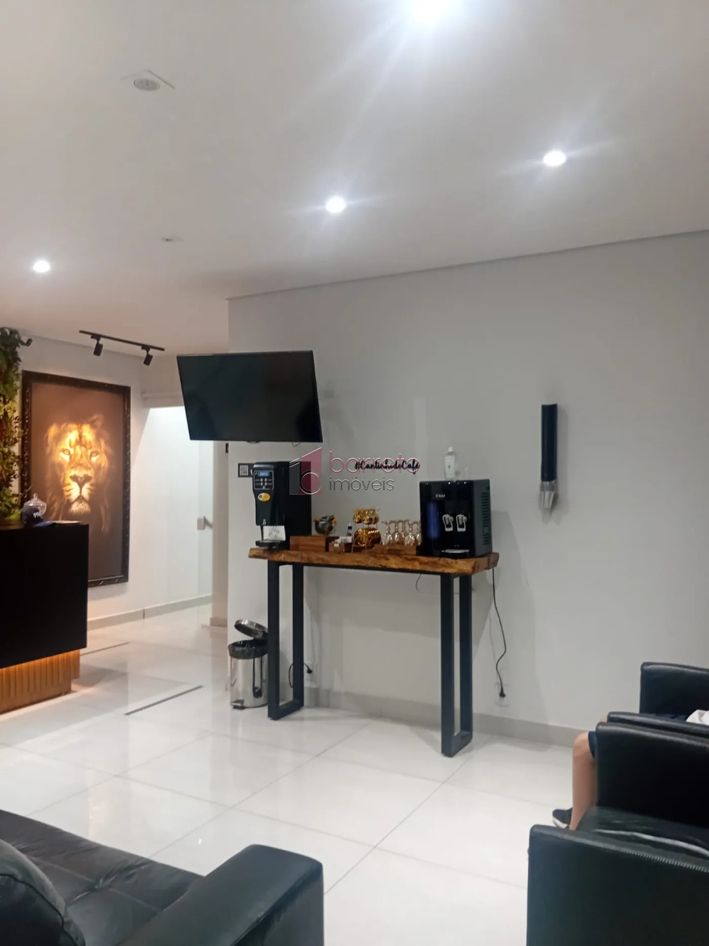 PRÉDIO COMERCIAL COM 03 PAVIMENTOS À VENDA NO CENTRO DE JUNDIAÍ/SP