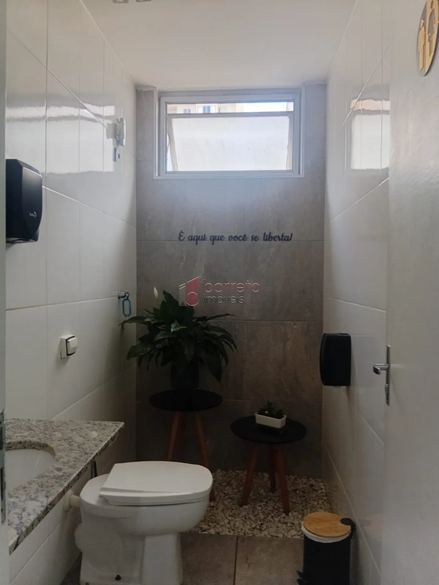 PRÉDIO COMERCIAL COM 03 PAVIMENTOS À VENDA NO CENTRO DE JUNDIAÍ/SP