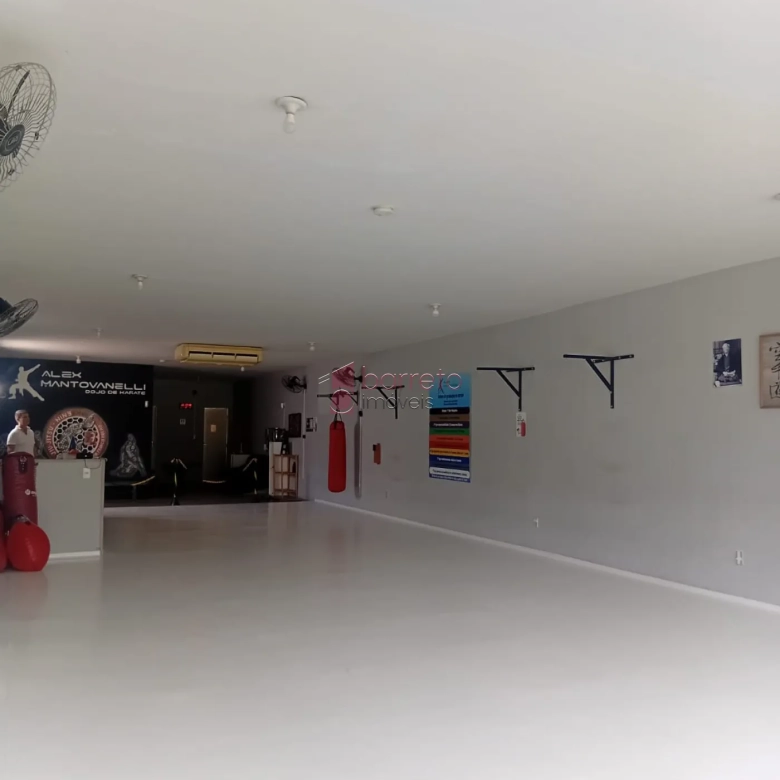 PRÉDIO COMERCIAL COM 03 PAVIMENTOS À VENDA NO CENTRO DE JUNDIAÍ/SP