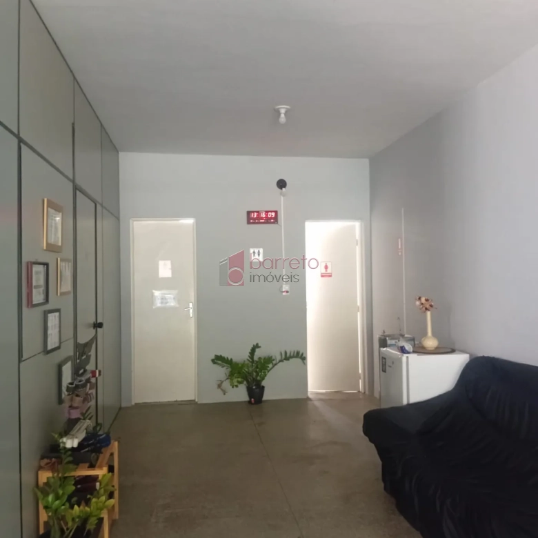 PRÉDIO COMERCIAL COM 03 PAVIMENTOS À VENDA NO CENTRO DE JUNDIAÍ/SP