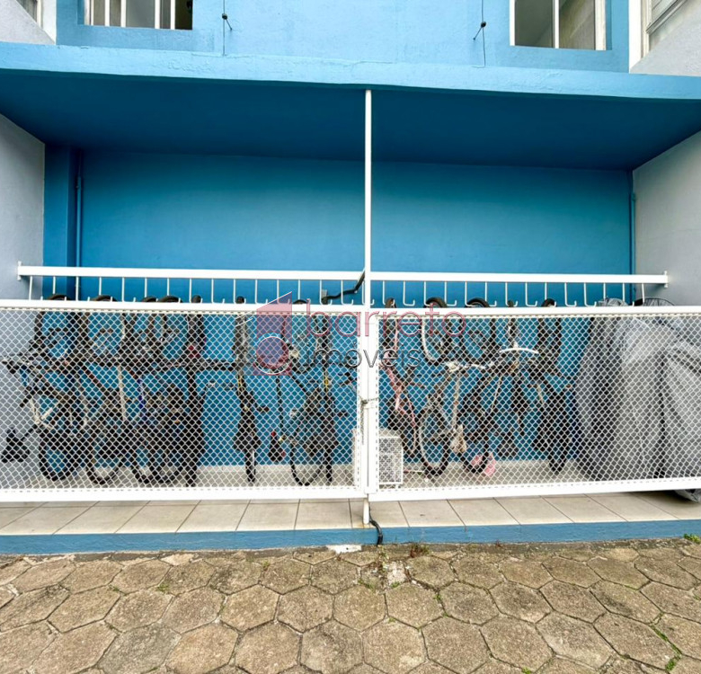 APARTAMENTO PORTEIRA FECHADA COM 02 QUARTOS À VENDA NO CONDOMÍNIO CHÁCARA DAS FLORES – JUNDIAÍ/SP
