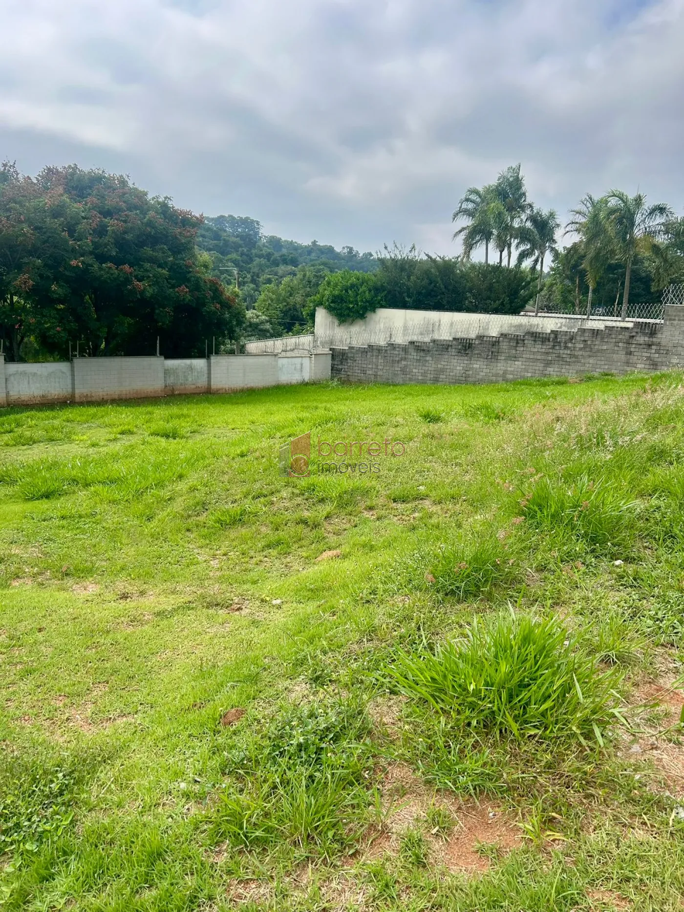 BELO LOTE NO CONDOMÍNIO EXCLUSIVO ALAMEDA DOS RESEDÁS – BAIRRO DA MALOTA – JUNDIAÍ/SP