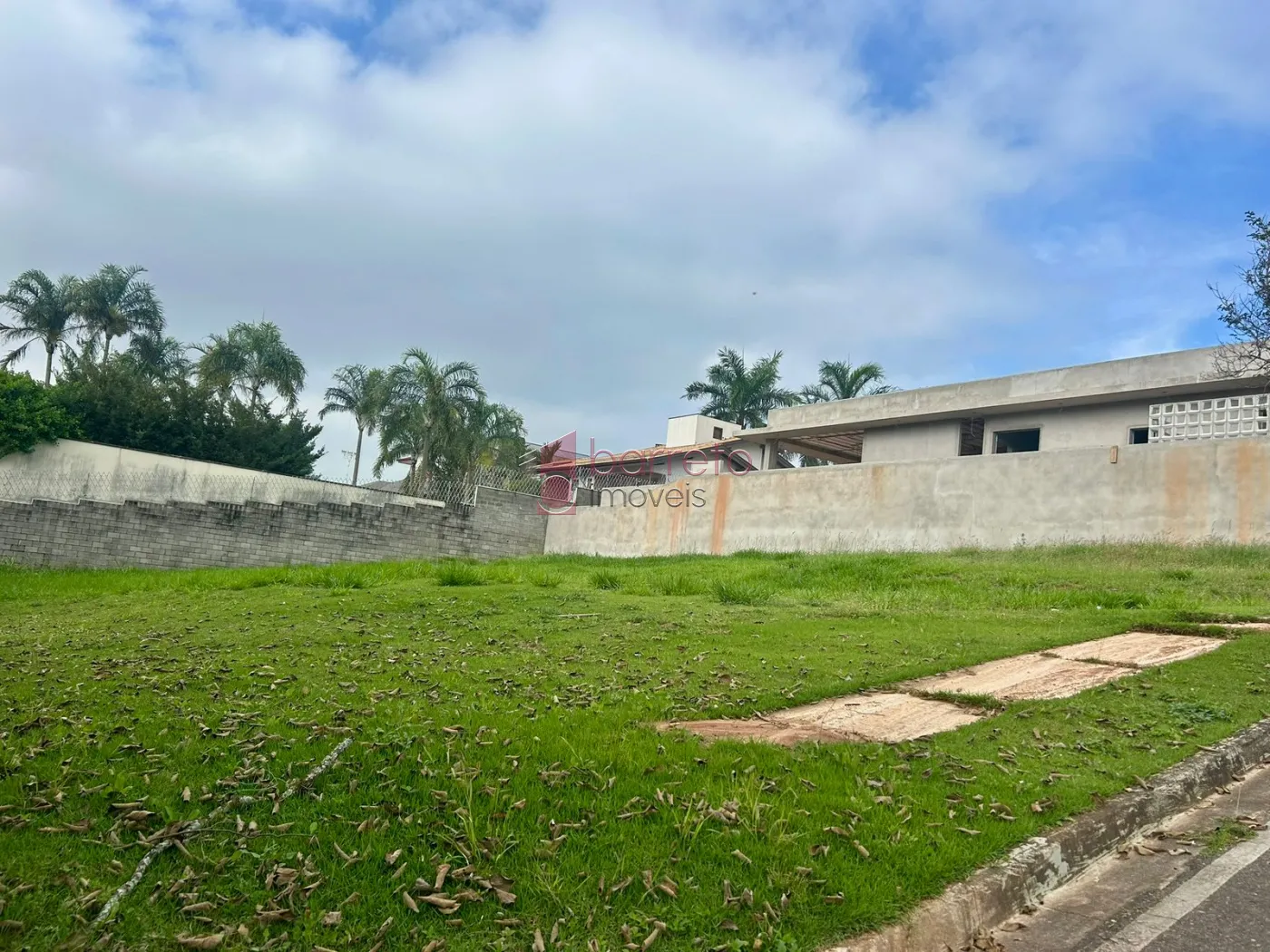 BELO LOTE NO CONDOMÍNIO EXCLUSIVO ALAMEDA DOS RESEDÁS – BAIRRO DA MALOTA – JUNDIAÍ/SP