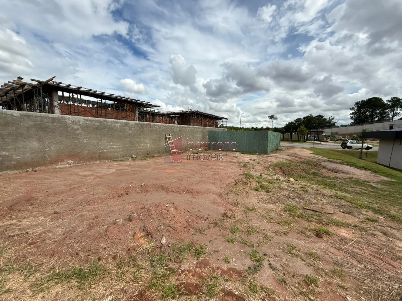 TERRENO DE 420 M² À VENDA NO CONDOMÍNIO PORTAL DOS LAGOS EM JUNDIAÍ/SP