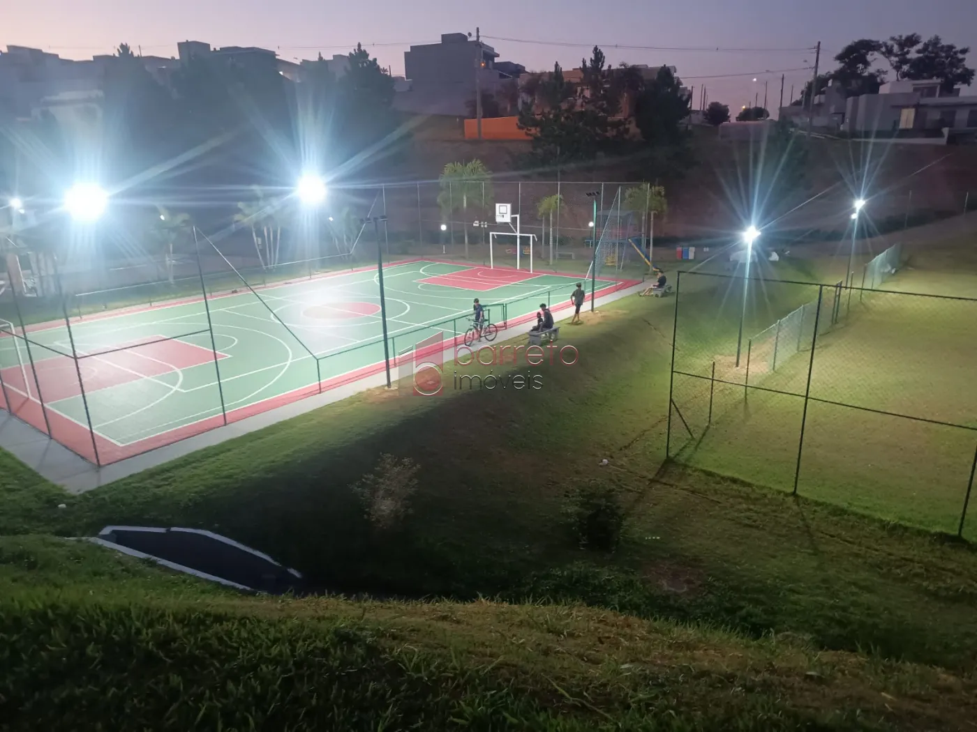 TERRENO COM EDÍCULA  À VENDA NO CONDOMÍNIO VILA PRECIOSA EM CABREÚVA/SP