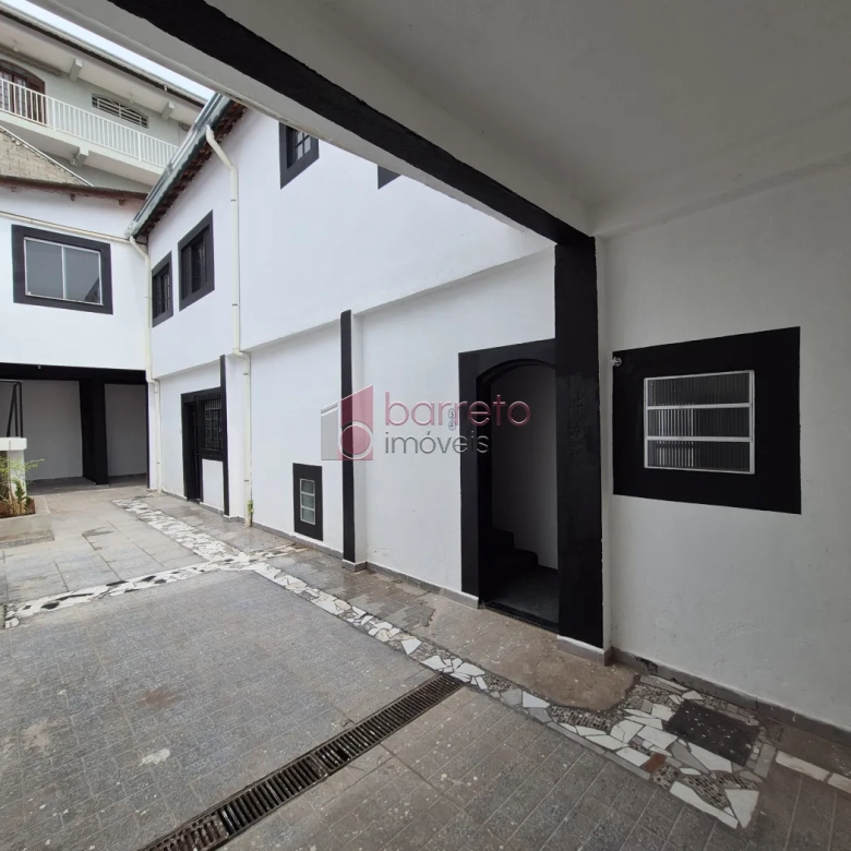 CASA COM 6 SUÍTES À VENDA EM CAMPO LIMPO PAULISTA/SP