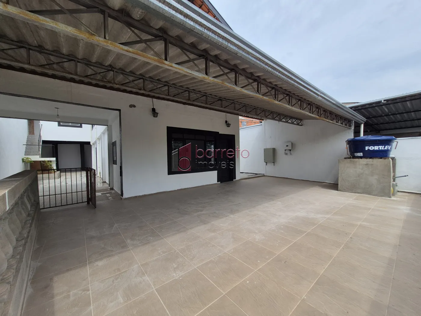 CASA COM 6 SUÍTES À VENDA EM CAMPO LIMPO PAULISTA/SP