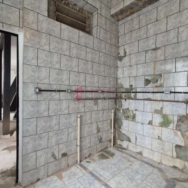 CASA COM 6 SUÍTES À VENDA EM CAMPO LIMPO PAULISTA/SP