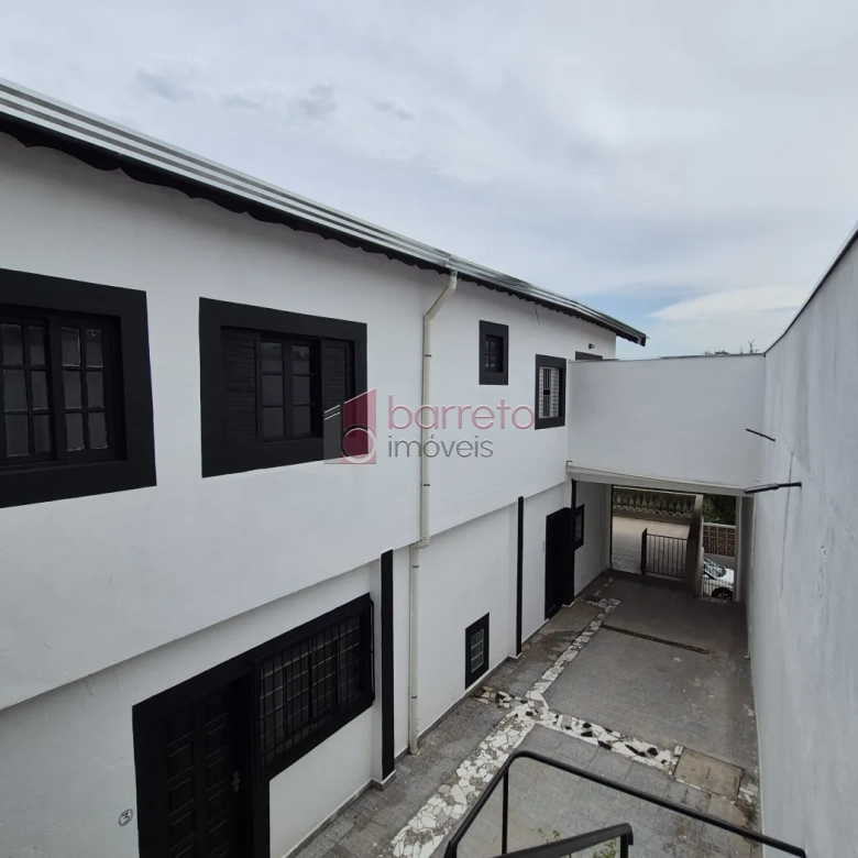 CASA COM 6 SUÍTES À VENDA EM CAMPO LIMPO PAULISTA/SP