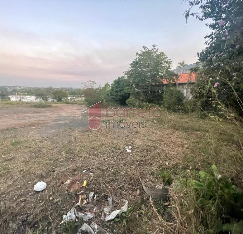 TERRENO A VENDA DE ESQUINA NA CIDADE DE INDAIATUBA