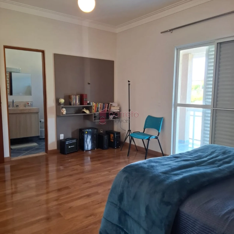 CASA DE ALTO PADRÃO À VENDA NO CONDOMÍNIO VIVENDAS DO JAPI EM JUNDIAÍ/SP