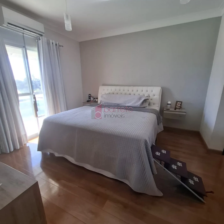 CASA DE ALTO PADRÃO À VENDA NO CONDOMÍNIO VIVENDAS DO JAPI EM JUNDIAÍ/SP